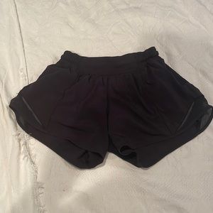 black lululemon hotty hot 4 inch size 4
